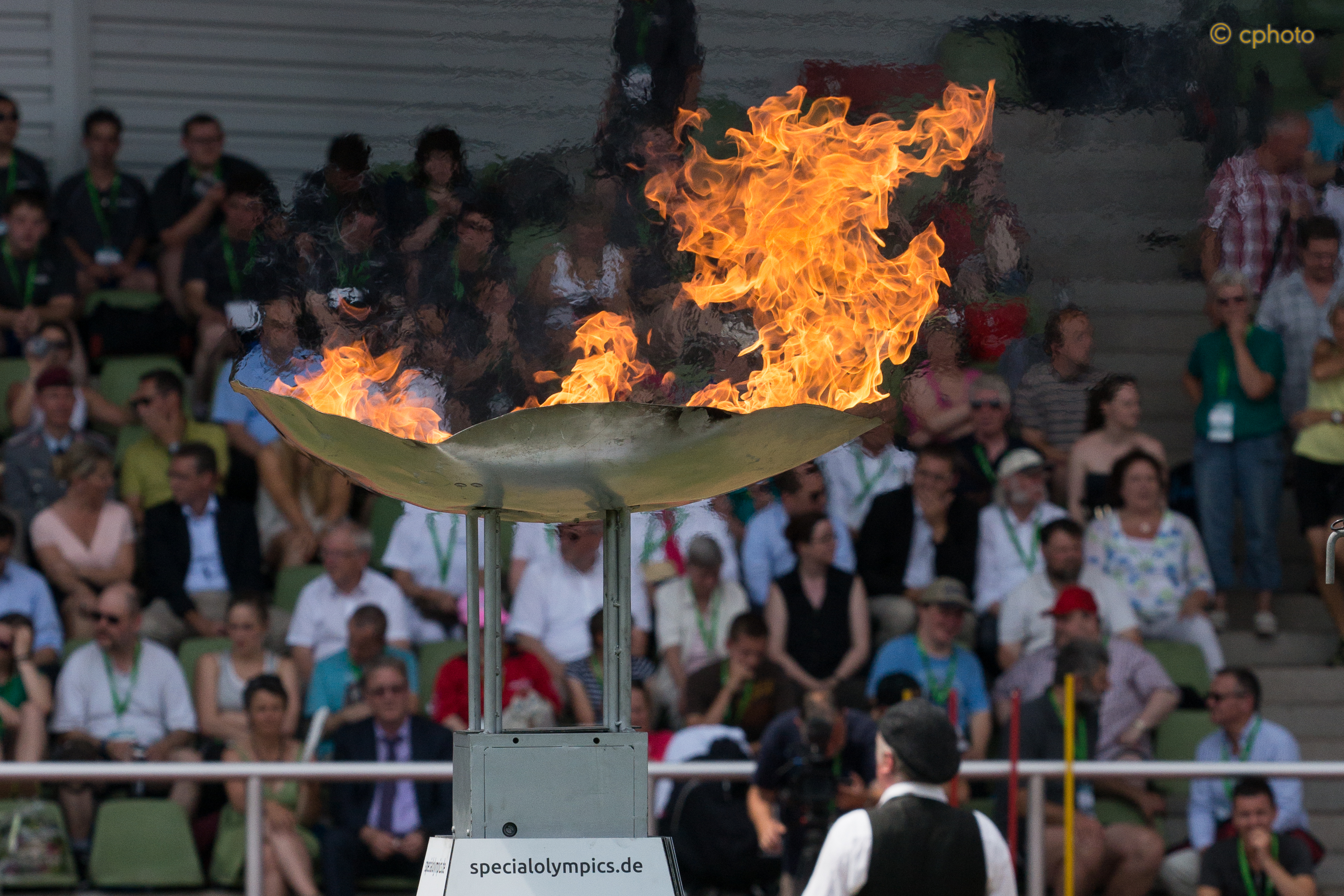 Das Special Olympische Feuer brennt